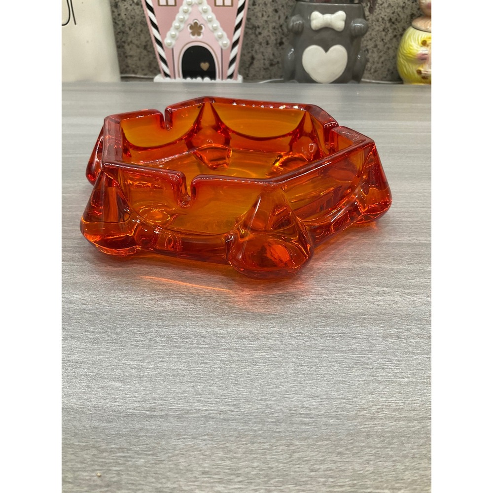 VINTAGE COLLECTIBLE THICK AMBER COLORED ASHTRAY - Picture 6 of 9